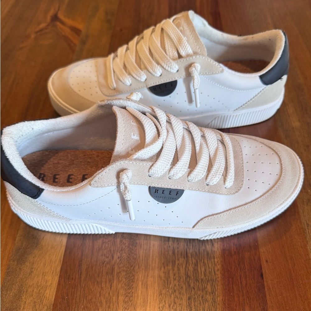 Reef Sneakers - Picture 2 of 3
